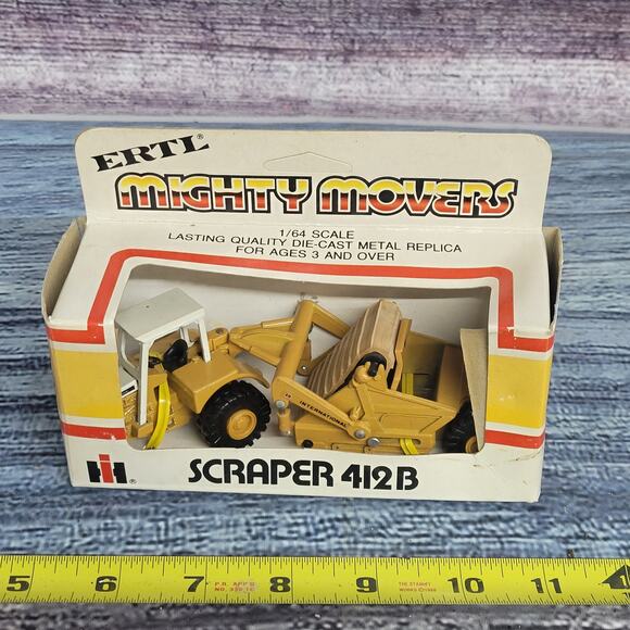 Vtg Ertl mighty movers 1/64 scale diecast International Scraper 412B yellow/whit - Picture 1 of 8